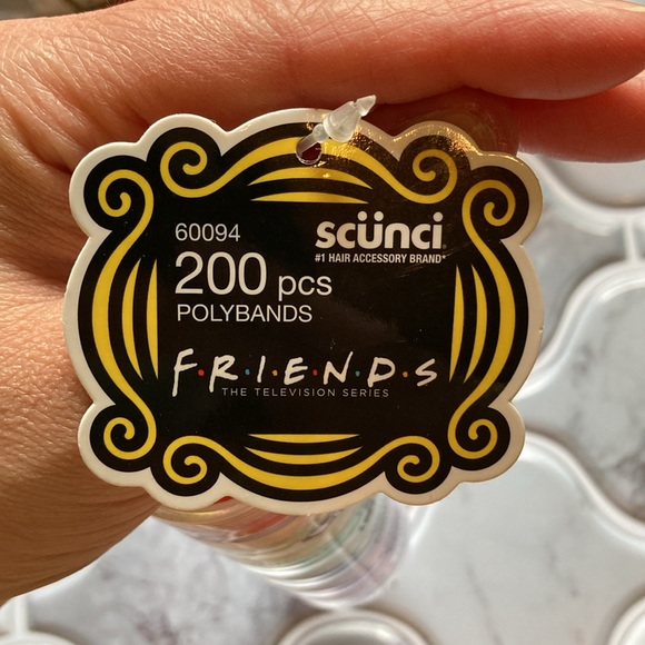 Friends TV Show Central Perk 3 Pack Flavored Lip Balms & 200 Pcs Polybands Set - Picture 9 of 10